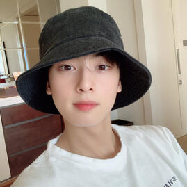 cha eunwoo wearing a bucket hat